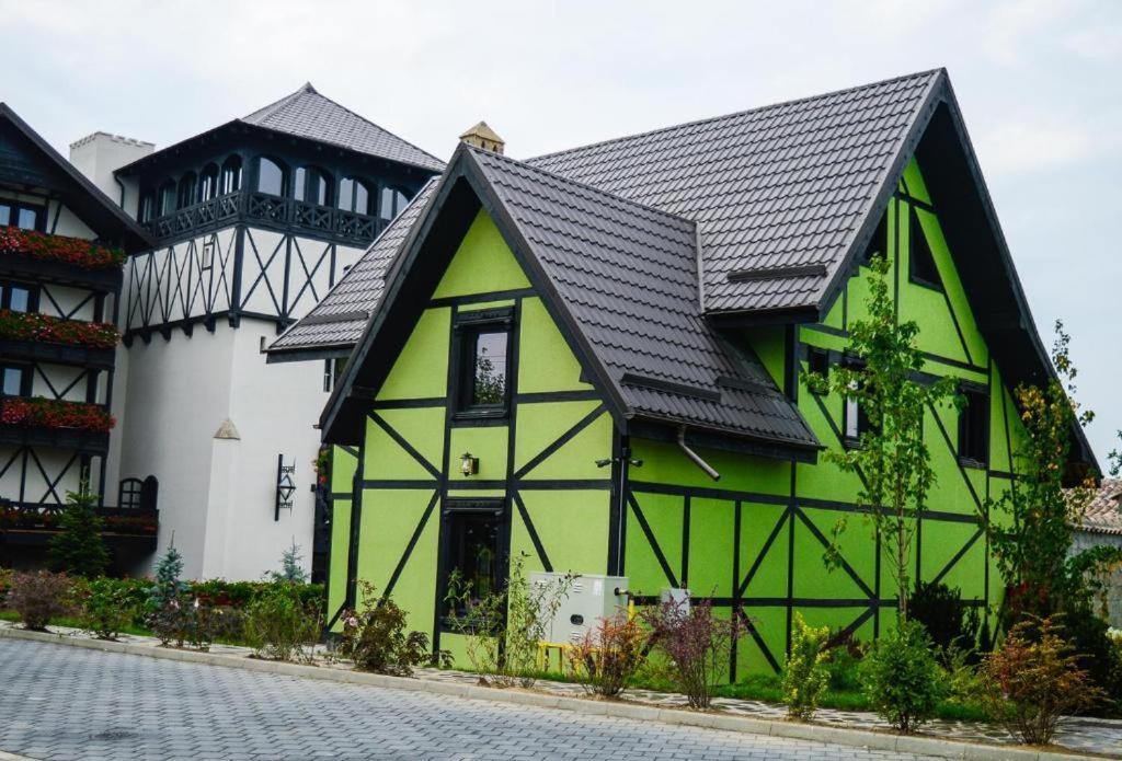 Vila Alsace Podu' Cu Lanturi Bacau Exterior photo